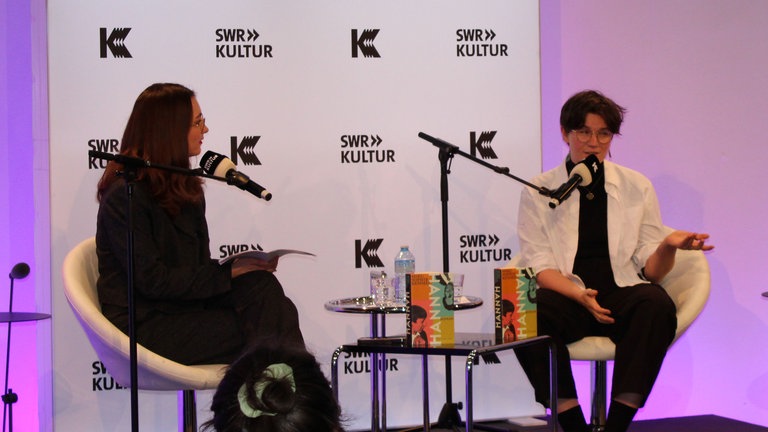 Kristine Harthauer und Miku Sophie Kühmel