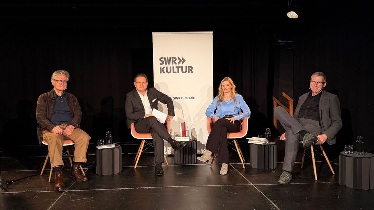Eberhard Falcke, Carsten Otte, Meike Feßmann und Jörg Magenau im Literaturhaus Freiburg