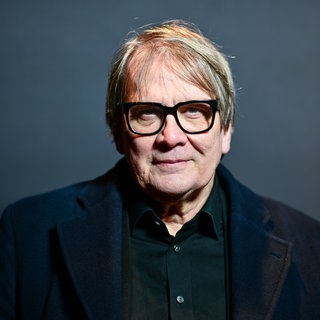 Sven Regener, steht vor Beginn des Award-Dinners der YouTube Music Awards 2025 im Grill Royal.
