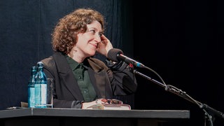 Lena Gorelik spricht beim Literaturfest "Lesen.Hören" in Mannheim mit Insa Wilke über ihren Roman "Alle meine Mütter"