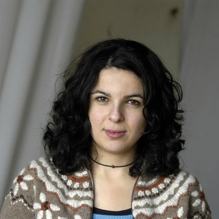 Autorin Dilek Güngör während eines Pressetermins in Berlin.