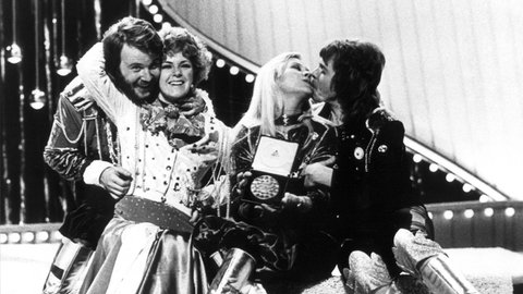 ABBA ("Mamma Mia") bei ihrem Sieg beim ESC (Grand Prix) in Brighton 1974. Bis heute schaut die Band auf eine Geschichte voller Erfolg zurück.