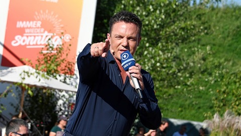 Moderator Stefan Mross bei "Immer wieder sonntags" im Europapark Rust.