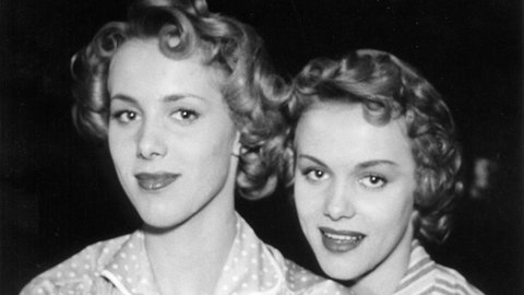 Die 19-jährigen Kessler-Zwillinge 1955 in München