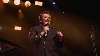 Der Sänger Thomas Anders steht auf der Bühne beim Konzert im Rahmen des SWR4 Festival.