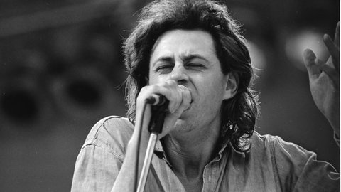 Bob Geldof, der Sänger der Boomtown Rats ist auch Mit-Initiator von Live Aid. | 40 Jahre Live Aid: Das größte Rockkonzert der Geschichte