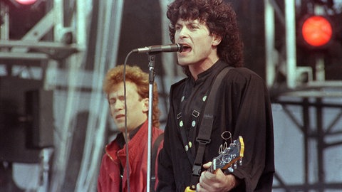 Für die Hooters war die Einladung zum Live Aid Konzert in Philadelphia 1985 ein echter "Gamechanger", erzählt Sänger Eric Bazilian im Interview.