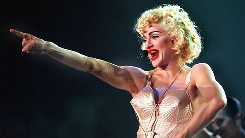 Madonna bei einem Auftritt 1990 | SWR1 Hits und Storys: Madonna – "Like A Prayer"