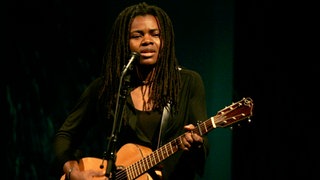 Sängerin Tracy Chapman bei einem Auftritt in Boston, 2005 | Tracy Chapman – "Stand By Me"