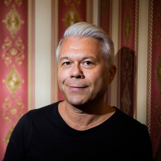 Markus Kavka zählt zu den bekanntesten Musikjournalisten in Deutschland. Er war eines der Gesichter des deutschen Musikfernsehen – sowohl bei Viva als auch bei MTV.