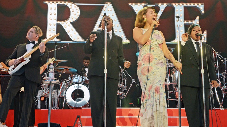 Raye am 7.7. 2025 bei den jazzopen in Stuttgart