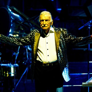 James Last und sein Orchester live auf der Bühne 2015 in Regensburg. 