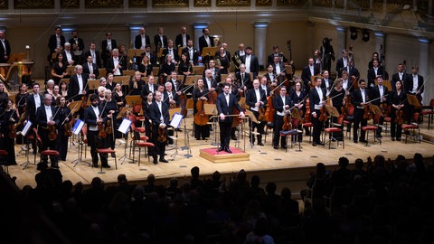Lahav Shani mit den Münchner Philharmonikern im Konzerthaus Berlin