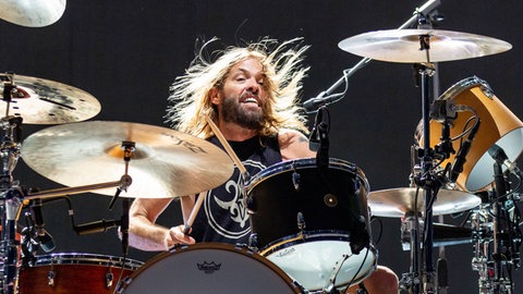 Taylor Hawkins, Drummer der Foo Fighters, bei einem Konzert