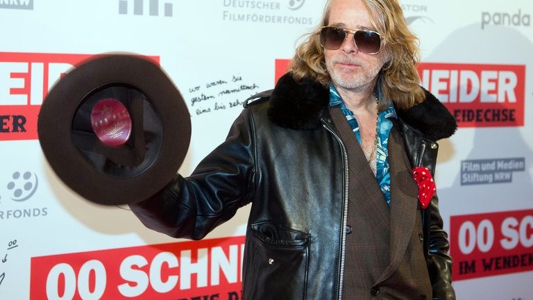 Helge Schneider vor der Premiere seiner Komödie „00 Schneider – Im Wendekreis der Eidechse“ am 7. Oktober 2013 in Essen. Der vielseitige Künstler verbindet in seinen Filmen subtile Satire mit seinem unverwechselbaren Humor. Die deutsche Kinopremiere erfolgte am 10. Oktober.