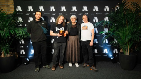 Das Kulturzentrum Kinett in Kusel wurde mit dem bundesweiten APPLAUS-Award 2024 ausgezeichnet. Hier Andreas Becker (2. von links) und Wolfram Butz (rechts) mit der damaligen Staatsministerin für Kultur und Medien Claudia Roth bei der Preisverleihung.