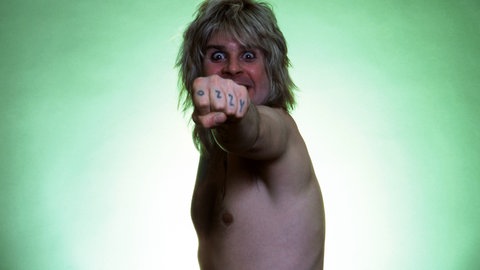 Ozzy Osbourne mit blonden Haaren