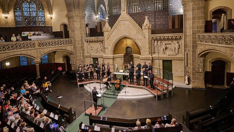 Chor 1585 consort Heidelberg auf der Bühne in einer Kirche