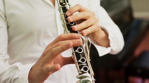 Detailaufnahme: Klarinettist Joë Christophe beim Semifinale im ARD Wettbewerb 2019 