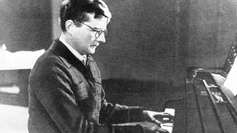Schostakowitsch komponiert die Leningrader Sinfonie
