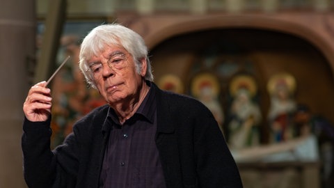 Helmuth Rilling bei Proben zum Weihnachtsoratorium aus dem Jahr 2000