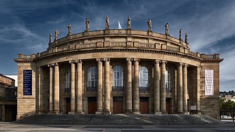Das Opernhaus Stuttgart in der Frontansicht.