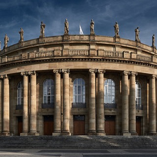 Das Opernhaus Stuttgart in der Frontansicht.