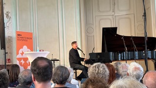 Musikkabarettist Lars Reichow mit der Musikalischen Monatsrevue bei den Schwetzinger SWR Festspielen 2025