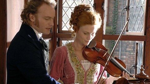 Mark Waschke und Lea Bosco als Thomas und Gerda Buddenbrook in einer Verfilmung von 2008.