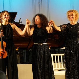 Franziska Hölscher, Marianna Shirinyan und Katja Riemann