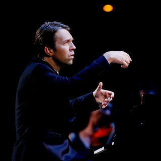 Pianist und Dirigent Leif Ove Andsnes geht in Musik auf beim Dirigieren