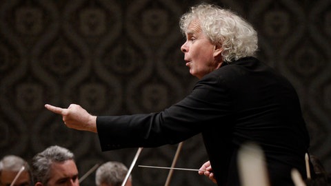 Sir Simon Rattle dirigiert das Czech Philharmonic Orchestra (2020)