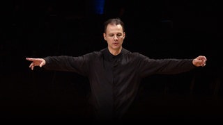 Teodor Currentzis dirigiert