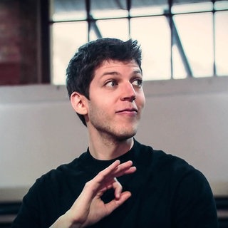 Yuval Weinberg dirigiert
