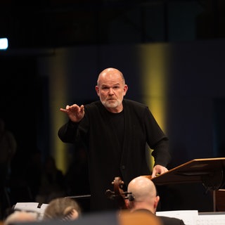 Francois-Xavier Roth bei der Generalprobe für die Donaueschinger Musiktage 2025