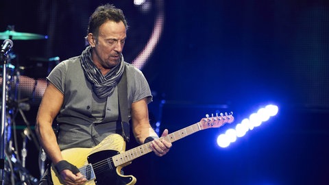 Bruce Springsteen tritt während der „The River Tour 2016“ auf der Bühne auf.