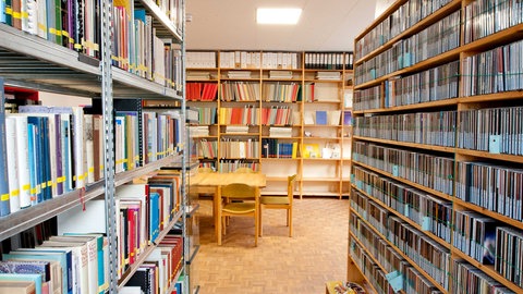 Hauptraum im Archiv von "Frau und Musik" 