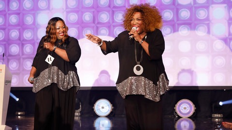 Zusammen mit Izora Armstead bildete Martha Wash das Duo The Weather Girls. | Martha Wash – "Gonna Make You Sweat"