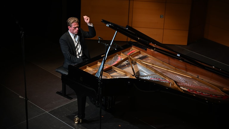 SWR Kultur Internationale Pianisten Mainz 2025: Joseph Moog beim Konzert vom 26. September 2025 im Frankfurter Hof 