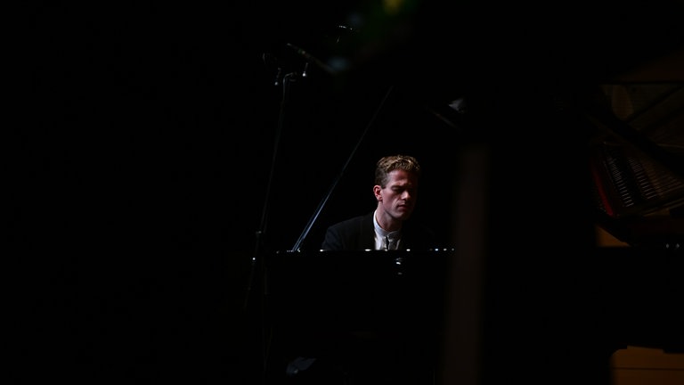 SWR Kultur Internationale Pianisten Mainz 2025: Joseph Moog beim Konzert vom 26. September 2025 im Frankfurter Hof 