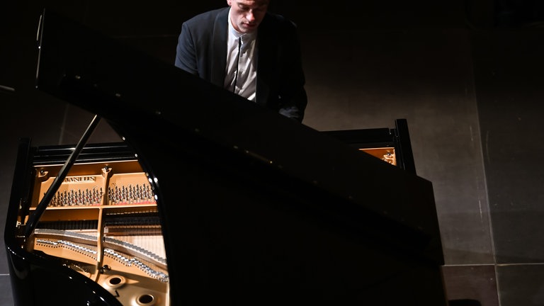 SWR Kultur Internationale Pianisten Mainz 2025: Joseph Moog beim Konzert vom 26. September 2025 im Frankfurter Hof 