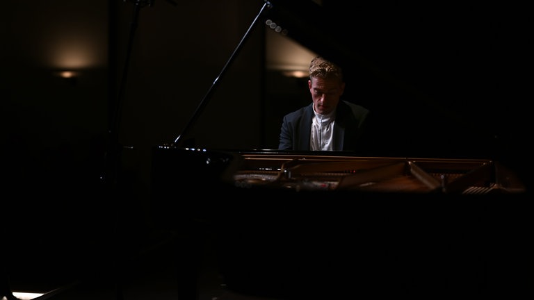 SWR Kultur Internationale Pianisten Mainz 2025: Joseph Moog beim Konzert vom 26. September 2025 im Frankfurter Hof 
