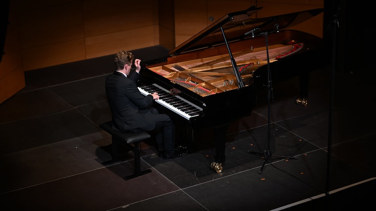 SWR Kultur Internationale Pianisten Mainz 2025: Joseph Moog beim Konzert vom 26. September 2025 im Frankfurter Hof 