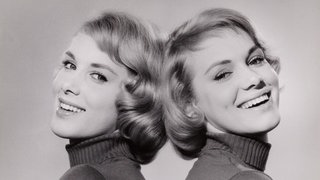 Alice und Ellen Kessler, die Kessler Zwillinge, Sängerinnen und Tänzerinnen, Deutschland 1957.