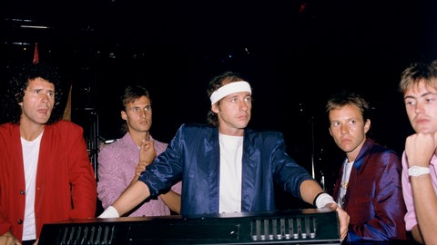 Das Live Album "Alchemy: Dire Straits Live" ist ein ganz besonderes Live-Album geworden. Aufgezeichnet wurde es im legendären Hammersmith-Odeon in London.