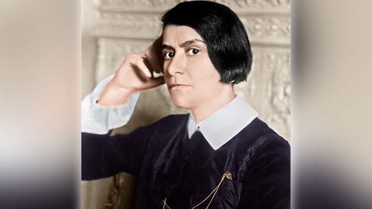 Else Lasker-Schüler, Porträtaufnahme 1932, digital koloriert.