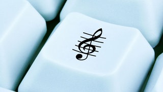 Computertaste mit Notenschlüssel