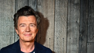 Rick Astley wird 60 Jahre alt. Vor allem in Großbritannien ist er immer noch ein Star.