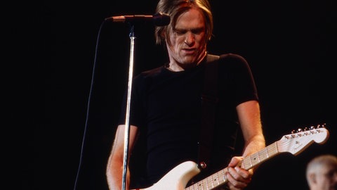 Bryan Adams bei einem Konzert in München 1997 | Bryan Adams – "Unplugged"