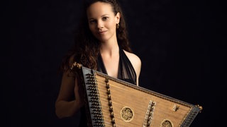 Salterio-Spielerin Franziska Fleischanderl